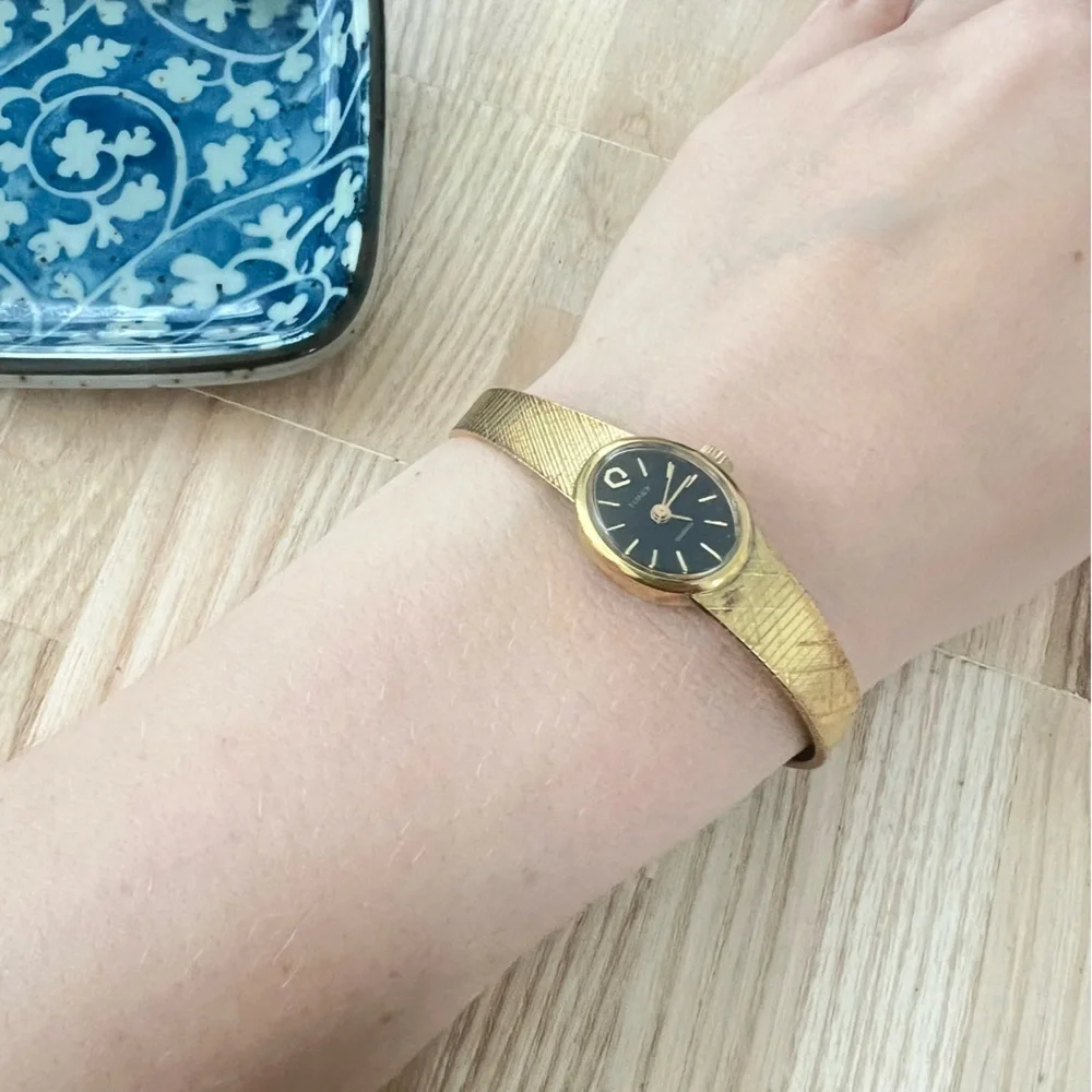 Vintage Timex T cell ladies oval black dial bracelet watch NEW BATTERY